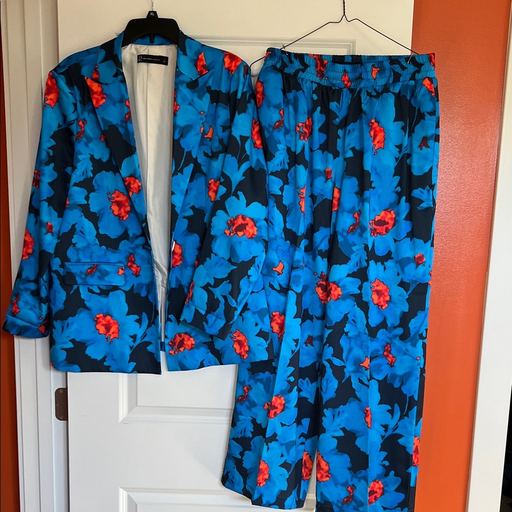 New York & Company Blue and Red Floral Set - Picture 6 of 6